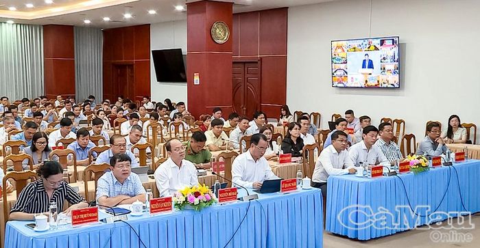 Các đồng chí lãnh đạo tỉnh và đại biểu dự hội nghị tại điểm cầu Cà Mau.