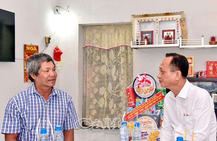 Ông Nguyễn Văn Minh, thương binh 1/4, ngụ Khóm 1, phường Bạc Liêu, kể về những năm tháng tham gia chiến đấu tại chiến trường Campuchia, đồng thời bày tỏ niềm xúc động trước sự quan tâm, chăm lo của lãnh đạo tỉnh đối với gia đình chính sách, người có công.