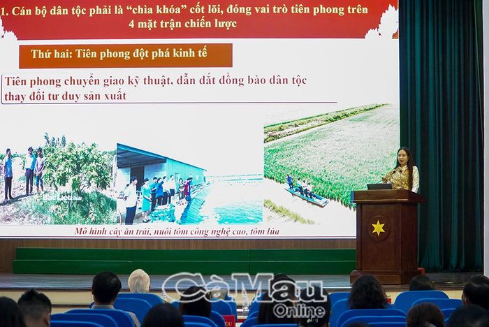 Thí sinh Thạch Thị Hoa hoàn thành tốt phần thi tại Vòng chung khảo hội thi.
