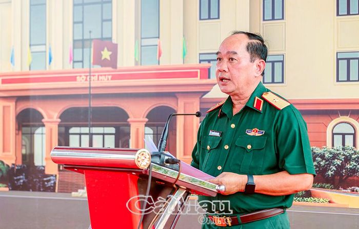Thiếu tướng Nguyễn Văn Ngành, Chỉ huy trưởng Bộ CHQS tỉnh, phát biểu tại buổi lễ.