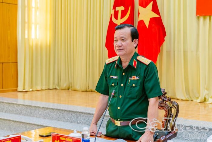 Trung tướng Hồ Văn Thái, Bí thư Đảng uỷ, Chính uỷ Quân khu 9, phát biểu kết luận hội nghị.