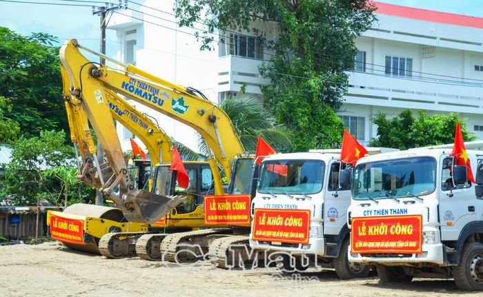 Các phương tiện phục vụ thi công công trình.