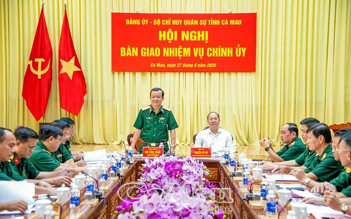Trung tướng Hồ Văn Thái, Bí thư Đảng uỷ, Chính uỷ Quân khu 9 và đồng chí Nguyễn Hồ Hải, Uỷ viên Ban Chấp hành Trung ương Đảng, Bí thư Tỉnh uỷ, Trưởng Đoàn đại biểu Quốc hội tỉnh, Bí thư Đảng uỷ Quân sự tỉnh Cà Mau, đồng chủ trì hội nghị.