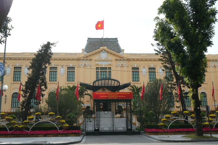 Không khí trang nghiêm, tự hào hướng tới Kỷ niệm 81 năm Cách mạng Tháng Tám thành công và Quốc Khánh 2/9. Ảnh: TL