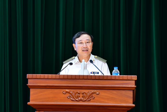 Ông Ngô Minh Kiểm - Kiểm toán trưởng KTNN khu vực VI - tham luận tại Hội nghị. Ảnh: M. THÚY