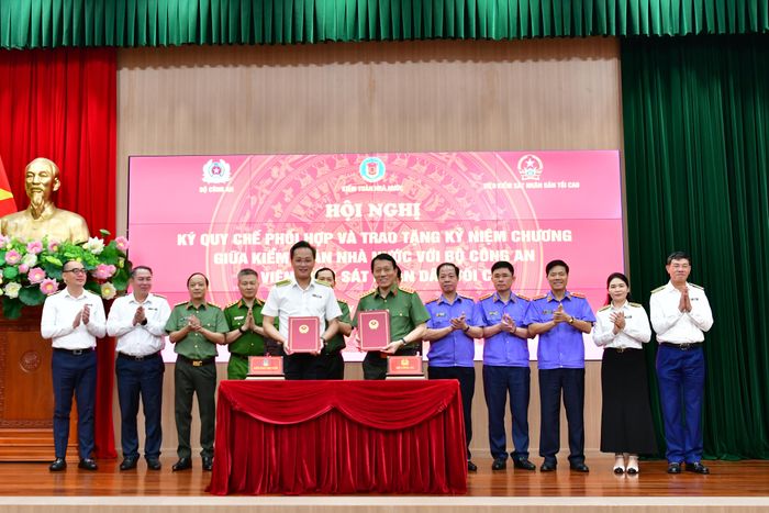 Bộ trưởng Bộ Công an Lương Tam Quang và Tổng Kiểm toán nhà nước Nguyễn Hữu Nghĩa ký Quy chế phối hợp. 
