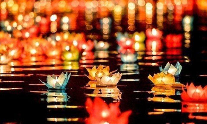 Vu Lan về, con càng thấm thía rằng trên đời này không có món quà nào quý giá hơn sự hiện diện của cha mẹ. Ảnh minh họa.