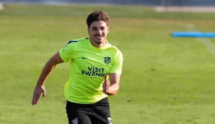 Julian Alvarez vẫn dành sự ưu tiên cho Barcelona.