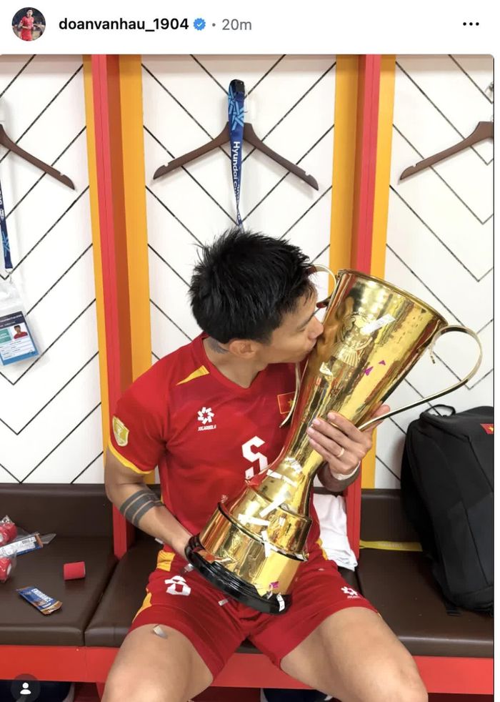 Văn Hậu...
