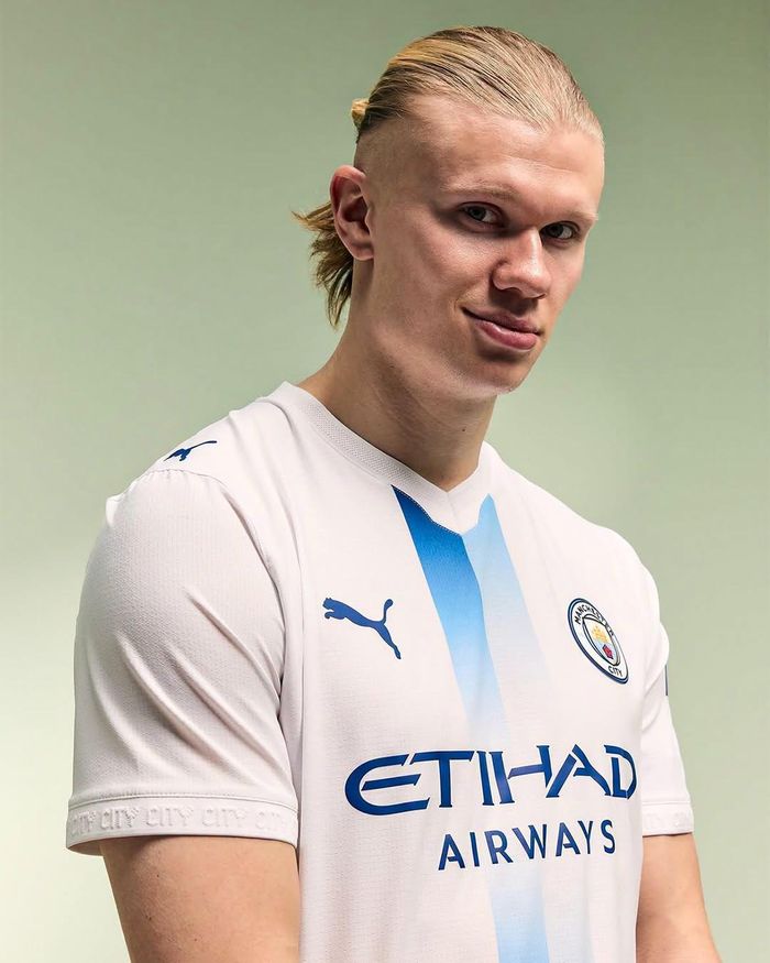 Áo đấu mới của Manchester City gây chú ý với thiết kế AI