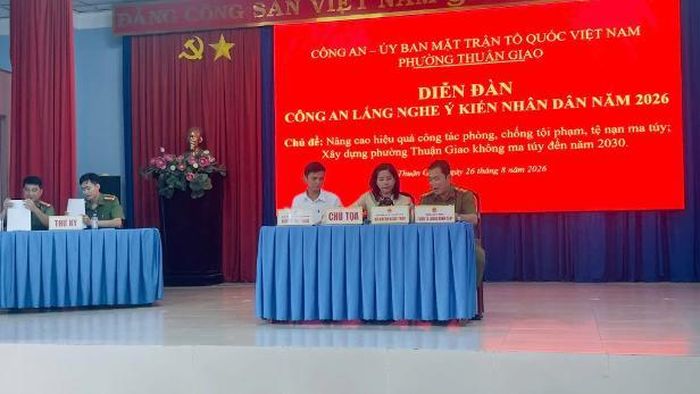Các đồng chí chủ tọa tại diễn đàn