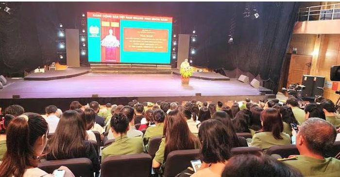 Đông đảo đại biểu tham dự tọa đàm