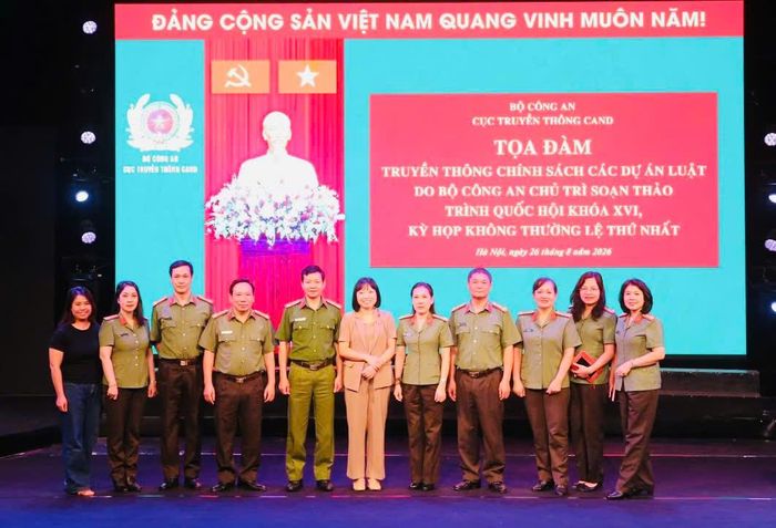 Các đại biểu tham dự tọa đàm.