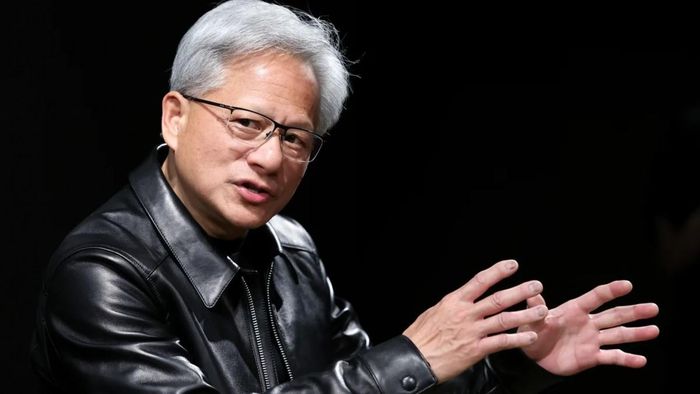 Jensen Huang, giám đốc điều hành của Nvidia Corp., phát biểu trước các thành viên truyền thông sau buổi tiếp đón “Hệ sinh thái AI Nhật Bản” của công ty tại Tokyo, Nhật Bản, vào thứ Năm, ngày 16/7/2026. Ảnh: Getty.