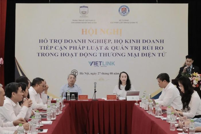Hội nghị “Hỗ trợ doanh nghiệp, hộ kinh doanh tiếp cận pháp luật và quản trị rủi ro trong hoạt động thương mại điện tử”. Ảnh: Nam Hải