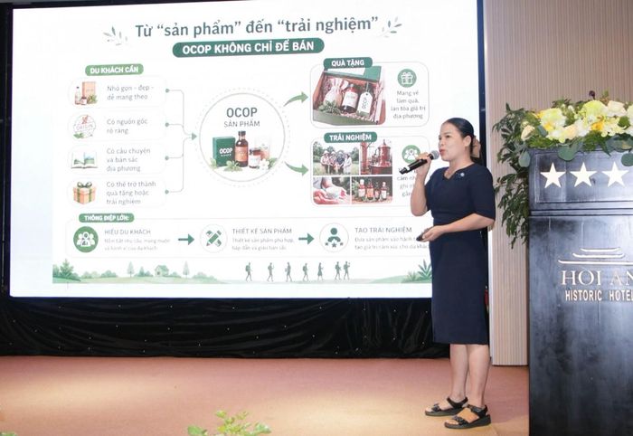 Bà Nguyễn Thị Kiều Anh, Giám đốc HTX Nông nghiệp Xanh Gò Nổi chia sẻ những khó khăn trong việc mở rộng vùng nguyên liệu tại hội thảo.