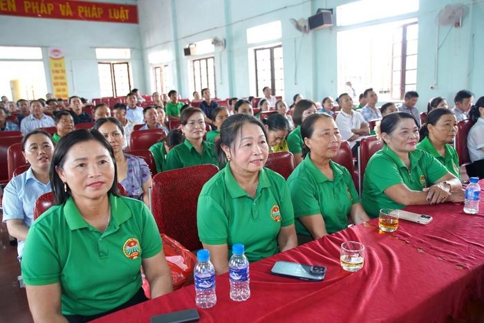 Đại diện các hộ nông dân tiêu biểu có thành tích xuất sắc trong phong trào sản xuất, kinh doanh giỏi giai đoạn 2020–2025 tham dự hội nghị.