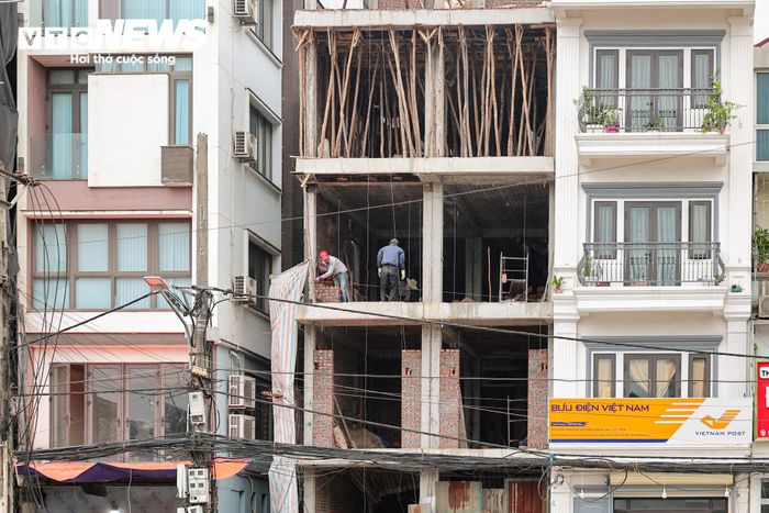 Dự án tác động đến 814 hộ dân cùng 33 tổ chức trên địa bàn 5 phường gồm Vĩnh Tuy, Tương Mai, Vĩnh Hưng, Hoàng Mai và Lĩnh Nam. Sau khi bàn giao phần diện tích nằm trong phạm vi dự án, nhiều hộ dân thực hiện việc cải tạo, sửa chữa và hoàn thiện phần nhà đất còn lại để tiếp tục sử dụng.