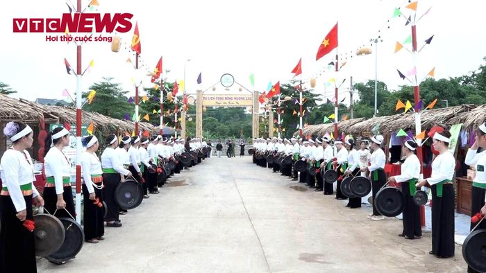 Đến với Mường Cốc, du khách được trải nghiệm văn hóa và ẩm thực đặc trưng của người Mường.