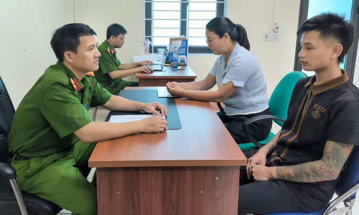 Bị can Phan Vinh Quang tại cơ quan điều tra. (Ảnh: Công an tỉnh Lào Cai)