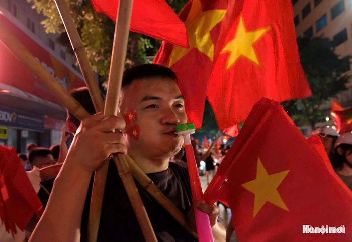 Nhiều người hâm mộ kỳ vọng, đội tuyển Việt Nam sẽ giữ vững phong độ để gặt hái thêm nhiều thành công trên đấu trường Châu Á.