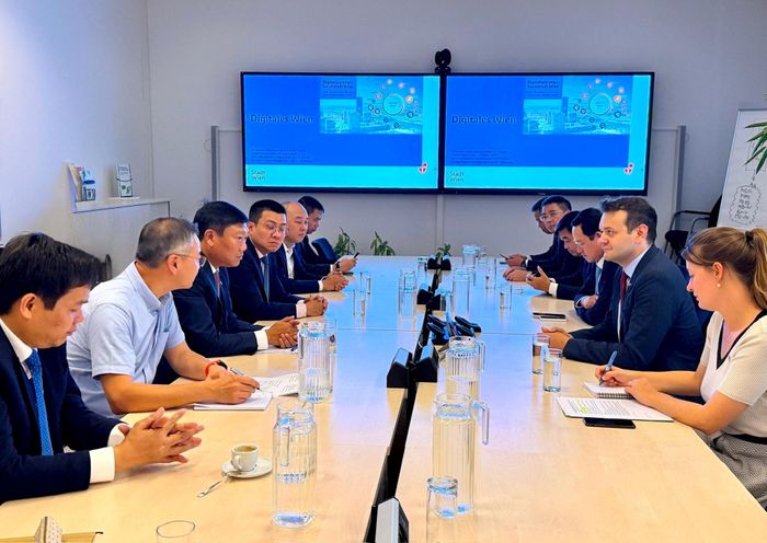 Đoàn đại biểu thành phố Hà Nội làm việc với Hội đồng thành phố Vienna, Áo. Ảnh: Trọng Toàn