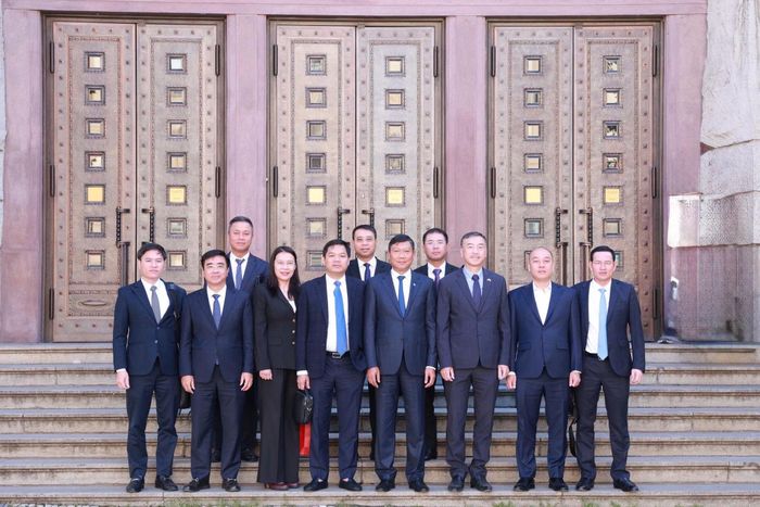 Đoàn đại biểu thành phố Hà Nội tại Séc. Ảnh: Trọng Toàn