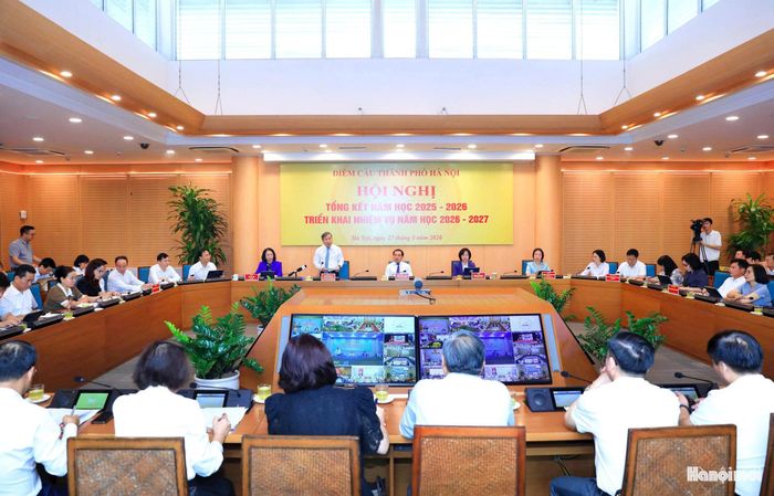 Ủy viên Trung ương Đảng, Phó Bí thư Thành ủy, Chủ tịch UBND thành phố Vũ Đại Thắng phát biểu tham luận. Ảnh: Viết Thành