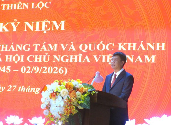 Phó Bí thư Thường trực Đảng ủy xã Thiên Lộc Phùng Khải Lợi trình bày diễn văn tại lễ kỷ niệm. Ảnh: PV