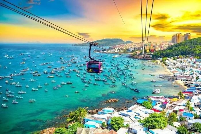 Phú Quốc đang là điểm đến được nhiều người lựa chọn trong kỳ nghỉ lễ. Ảnh: S.T