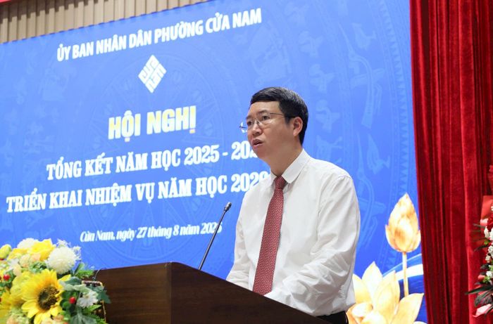 Bí thư Đảng ủy, Chủ tịch HĐND phường Cửa Nam Nguyễn Hoàng Trường phát biểu tại hội nghị. Ảnh: PV