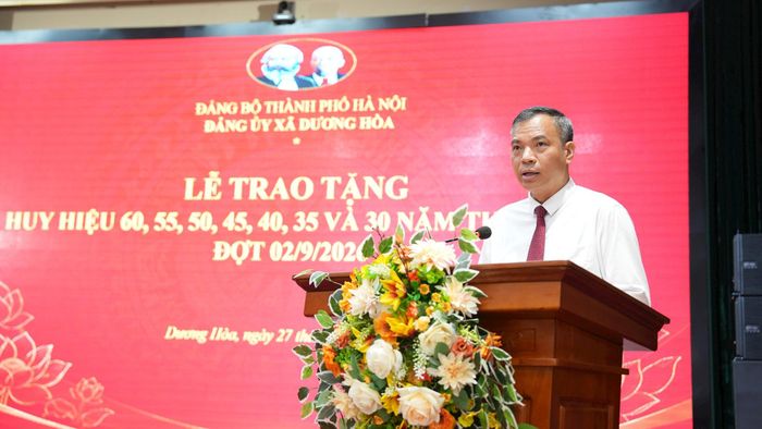 Đồng chí Nguyễn Trung Thuận – Bí thư Đảng uỷ xã phát biểu tại buổi Lễ. Ảnh: Phượng Nguyễn