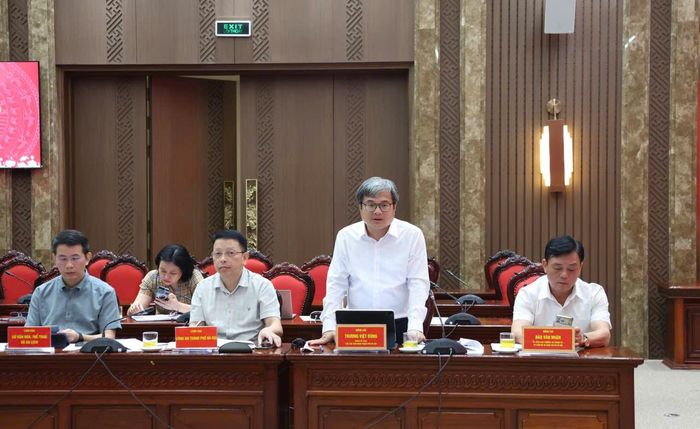 Phó Chủ tịch UBND thành phố Trương Việt Dũng phát biểu tại hội nghị. Ảnh: Thanh Hải