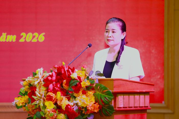 Đồng chí Trần Thị Thu Hà, Phó Bí thư Thường trực Đảng ủy phường Thanh Xuân phát biểu tại hội nghị. Ảnh: Tùng Lâm