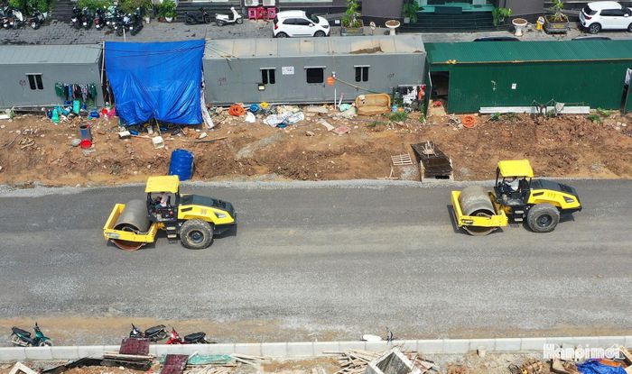 Do được triển khai thi công trước, đoạn từ Khu đô thị mới Dịch Vọng đến đường Dương Đình Nghệ đã đạt trên 70% khối lượng công việc.