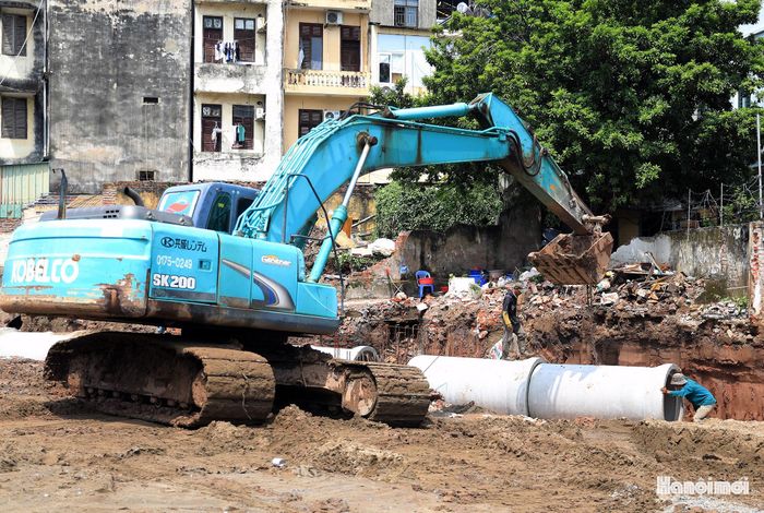 Ông Nguyễn Văn Quang (phường Cầu Giấy) chia sẻ: “Tôi mong đường sớm hoàn thành và đưa vào sử dụng. Tôi tin rằng công trình này không chỉ tăng cường kết nối, giúp giảm ùn tắc mà còn tạo mỹ quan đô thị mới cho khu vực”.