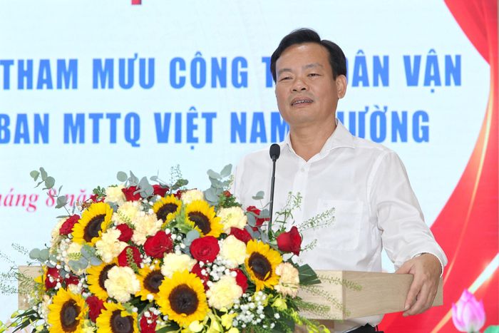Bí thư Đảng uỷ phường Hồng Hà Bùi Tuấn Anh phát biểu tại hội nghị. Ảnh: PV
