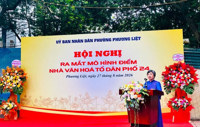Phó Chủ tịch UBND phường Phương Liệt Ngô Minh Hồng phát biểu tại lễ ra mắt. Ảnh: NT