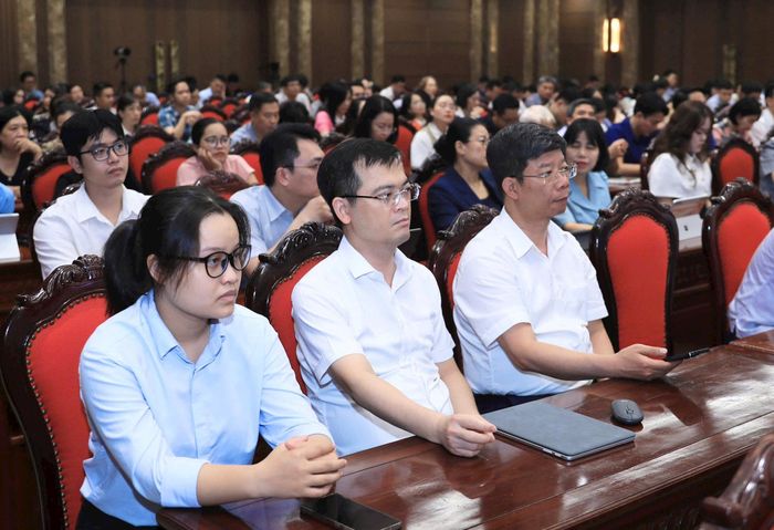 Các đại biểu tham dự hội nghị tại điểm cầu Thành ủy Hà Nội. Ảnh: Quang Thái
