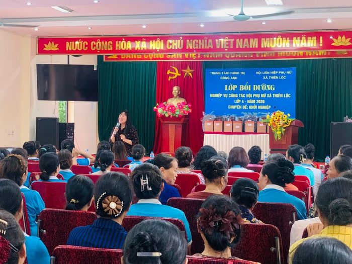 Trang bị kiến thức khởi nghiệp cho phụ nữ xã Thiên Lộc. Ảnh: Hiền Phương