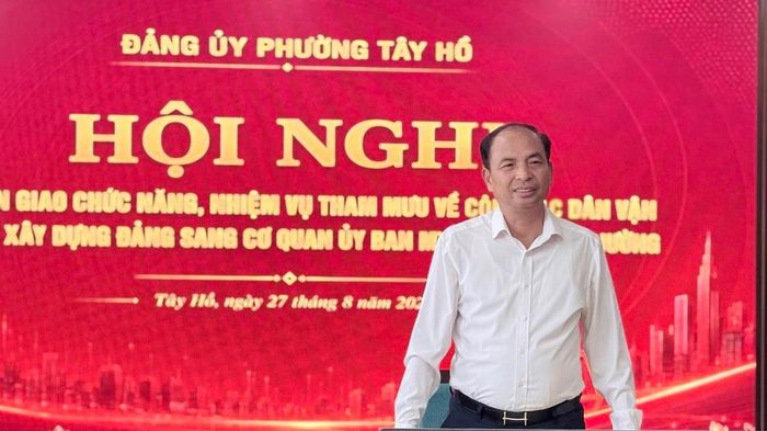 Bí thư Đảng ủy, Chủ tịch HĐND phường Tây Hồ Nguyễn Đình Khuyến Tây Hồ phát biểu tại hội nghị. Ảnh: PV