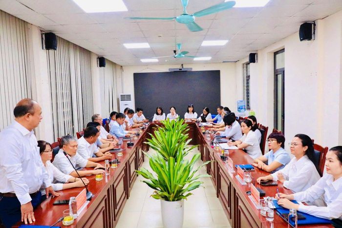 Quang cảnh hội nghị bàn giao. Ảnh: LN