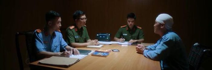 Lão Công lo cho tính mạng của con gái nên nhiều khả năng sẽ hợp tác với công an. Ảnh VTV