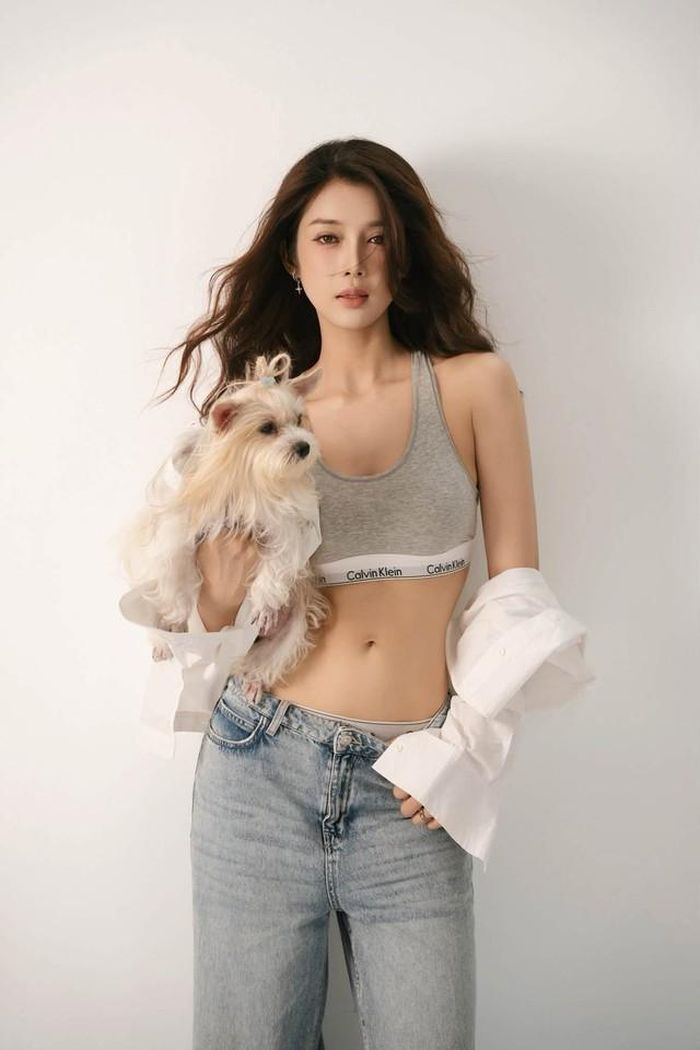 Diễn viên Trình Mỹ Duyên gây sốt với hình ảnh trẻ trung, quyến rũ trong loạt ảnh mới. Người đẹp nhận về "mưa" lời khen ngợi "đẹp xuất sắc", "thần thái"…