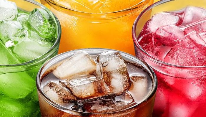 Các loại đồ uống có đường tiềm ẩn nhiều rủi ro đối với sức khỏe của gan cũng như thể trạng chung. Ảnh minh họa: TCTMD