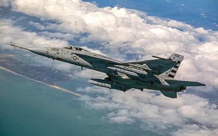 4 tên lửa AIM-424 Malice được trên máy bay chiến đấu F/A-18. (Ảnh: Hải quân Mỹ)