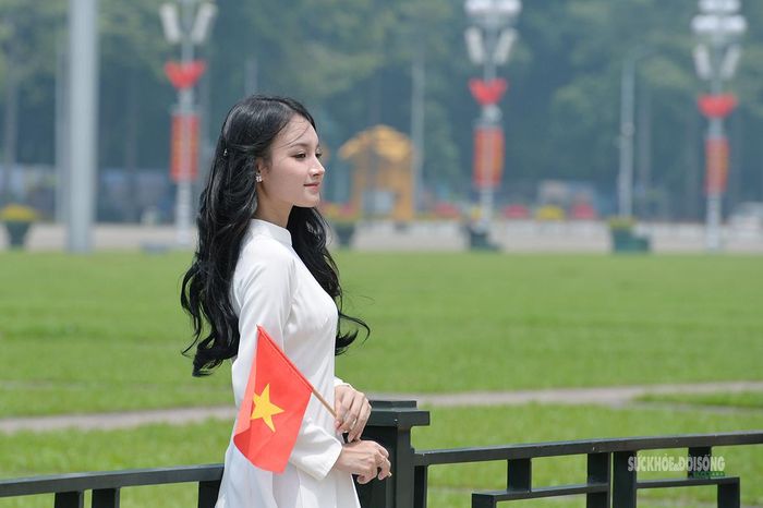 Cờ đỏ sao vàng trở thành điểm nhấn trong nhiều bộ ảnh dịp Quốc khánh.