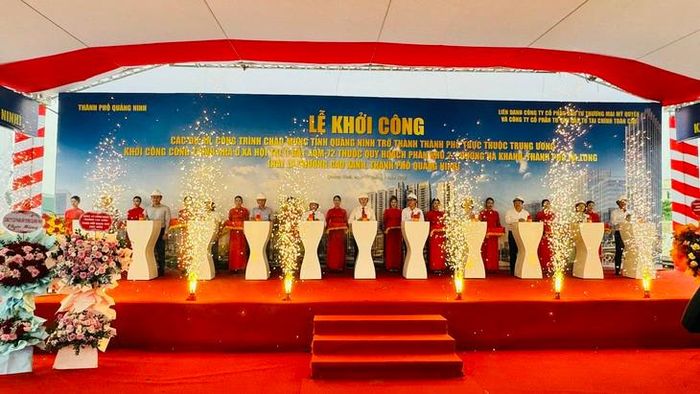 Lễ khởi công dự án nhà ở xã hội tại ô đất AOM-72 (phường Cao Xanh). Ảnh: Tiến Sinh