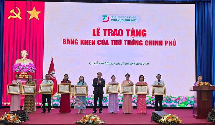 Nhiều tập thể, cá nhân cùa BV Đa khoa Khu vực Thủ Đức cũng được tặng Bằng khen của Thủ tướng Chính phủ. Ảnh: N.T.