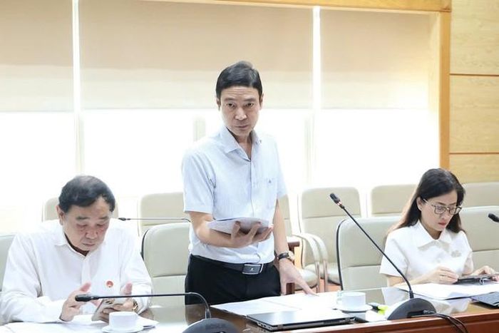 Lãnh đạo Vụ BHYT báo cáo tại cuộc họp.  Ảnh: Trần Minh
